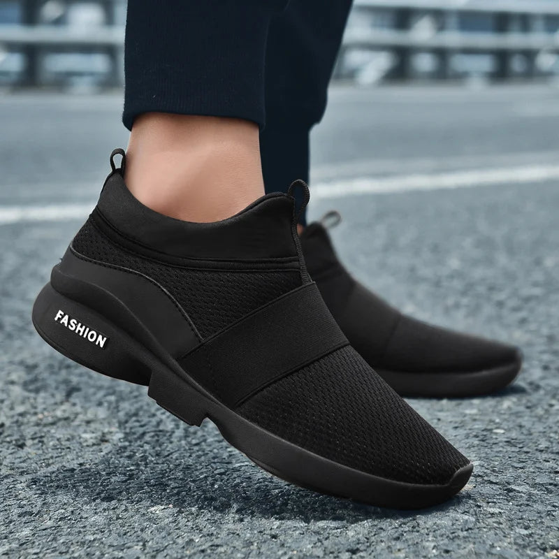 Lekkie buty sportowe slip‑on dla mężczyzn - przewiewne, antypoślizgowe