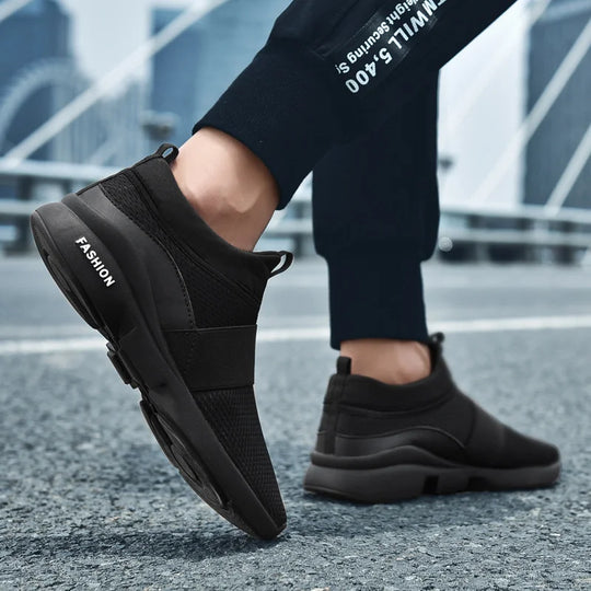 Lekkie buty sportowe slip‑on dla mężczyzn - przewiewne, antypoślizgowe
